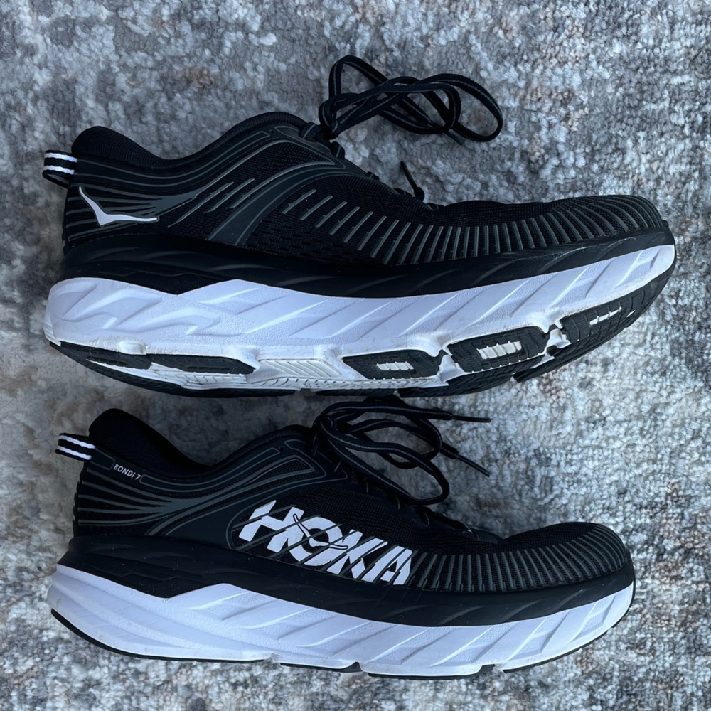 EUC Hoka One One Bondi 7 Sneakers 9.5